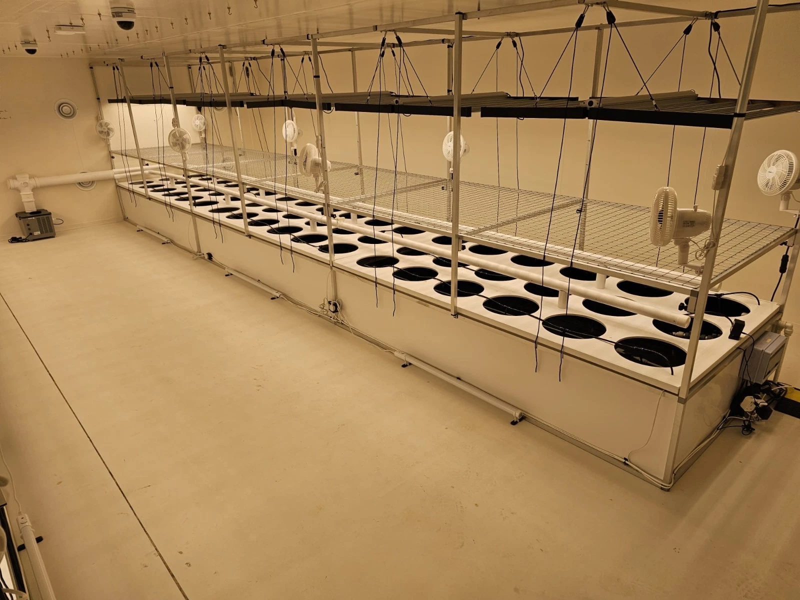 AI-Assisted Commercial Aeroponic & Hydroponic Biosphere